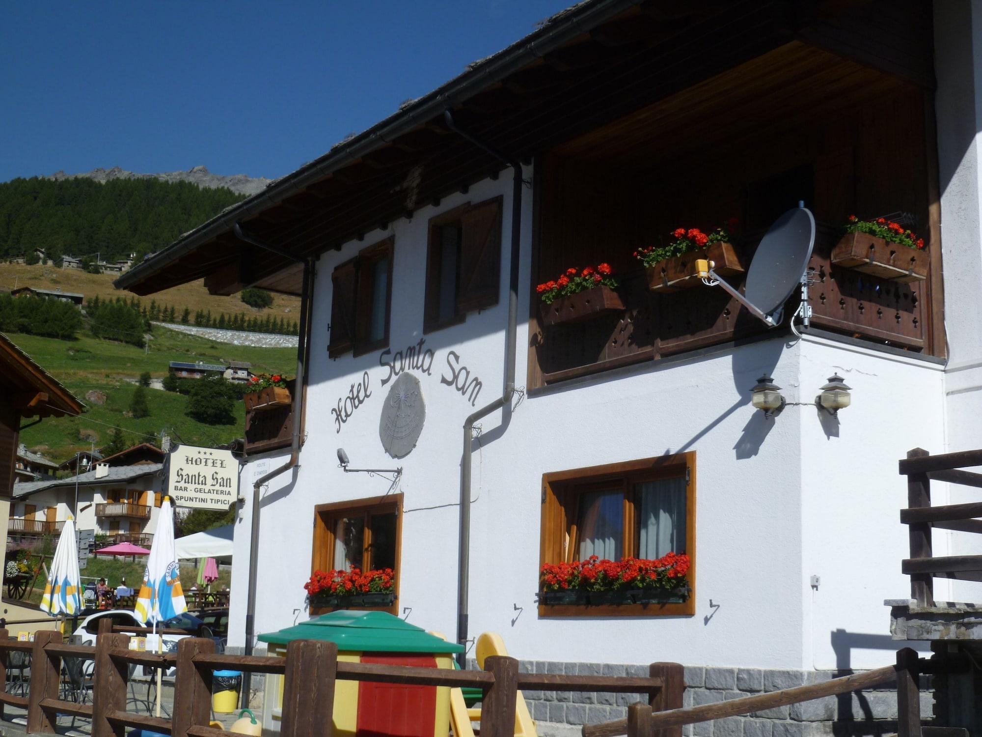 Santa San Hotel